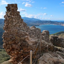 Ruin on the path to the castle Castello del Volterraio
